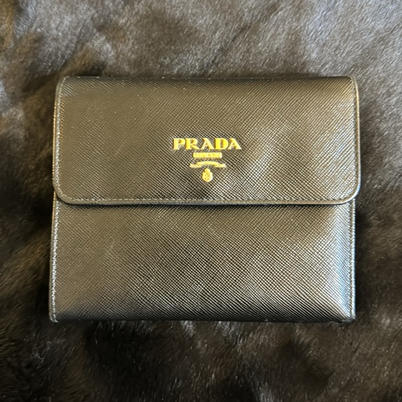 PRADA Saffiano Trifold Wallet - Picture 2 of 7